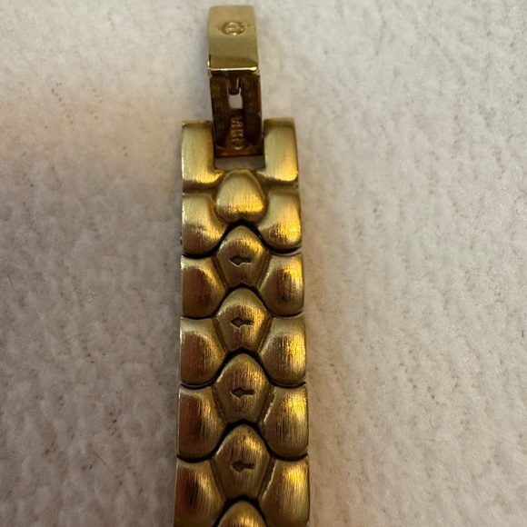 8 inch Elgin Watch
just needs a battery  gold tone - Picture 5 of 8